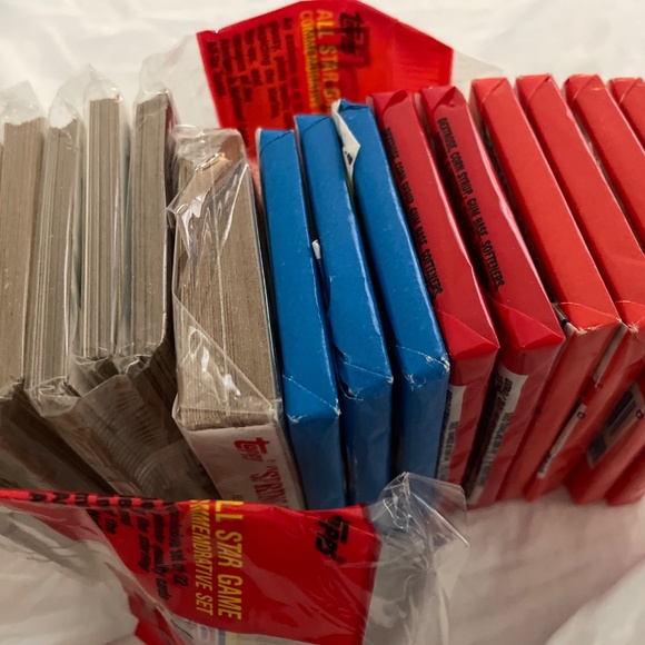 Collection of 1980-1990 Topps baseball cards unopened(255 cards!) - Picture 2 of 4